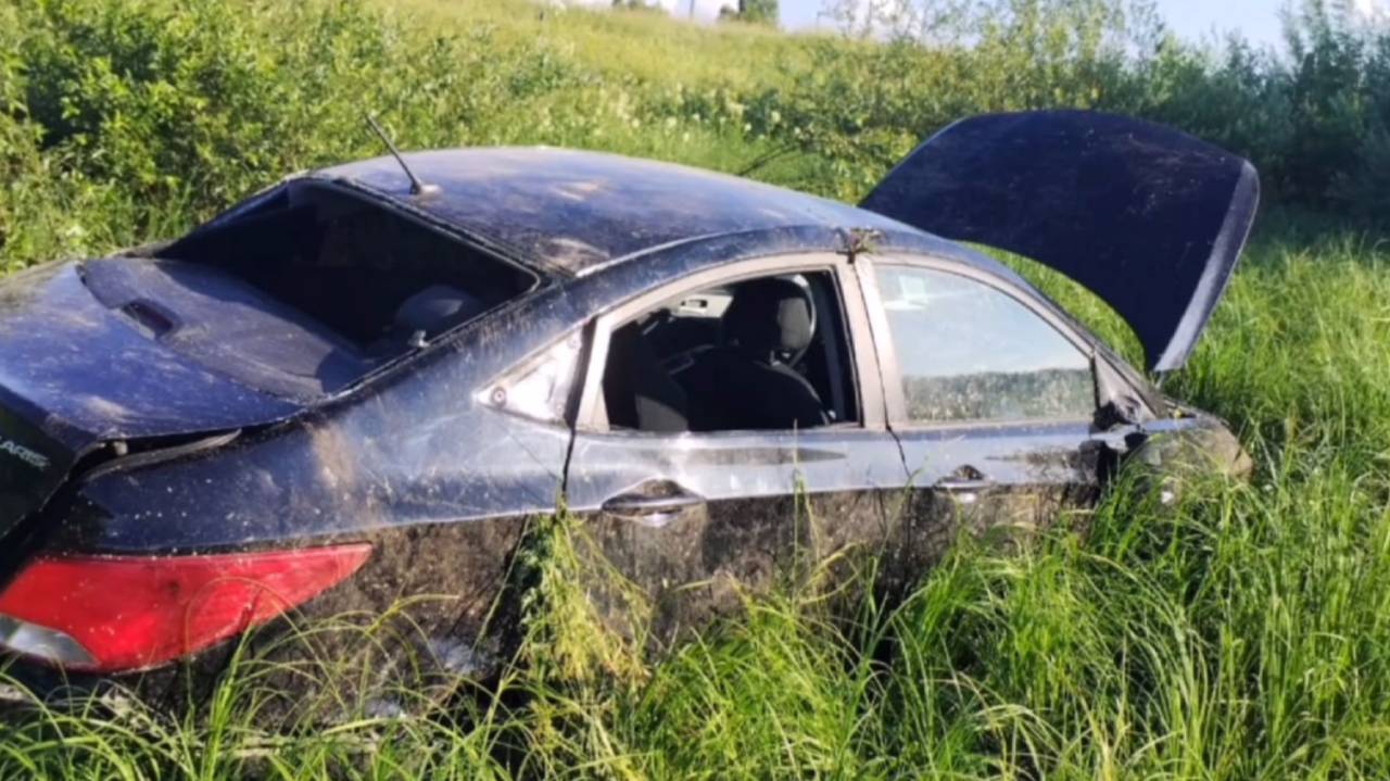 Главная картинка новости: В Коми легковушка улетела в кювет: погиб 13-летний непристегнутый пассажир